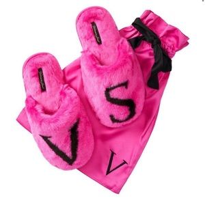 Victoria Secret closed toe fur slippers PINK